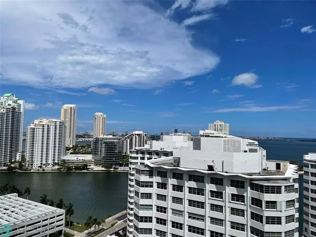 Miami, FL 33131,950 Brickell Bay Dr  #2110