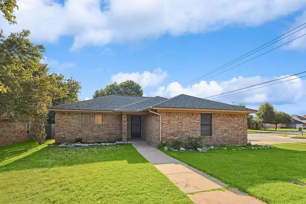 6637 Old Whitley Road,  Watauga,  TX 76148