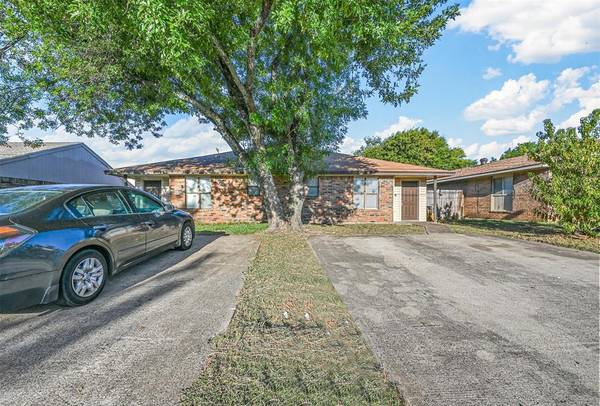 1129 Suburban Street, Cedar Hill, TX 75104