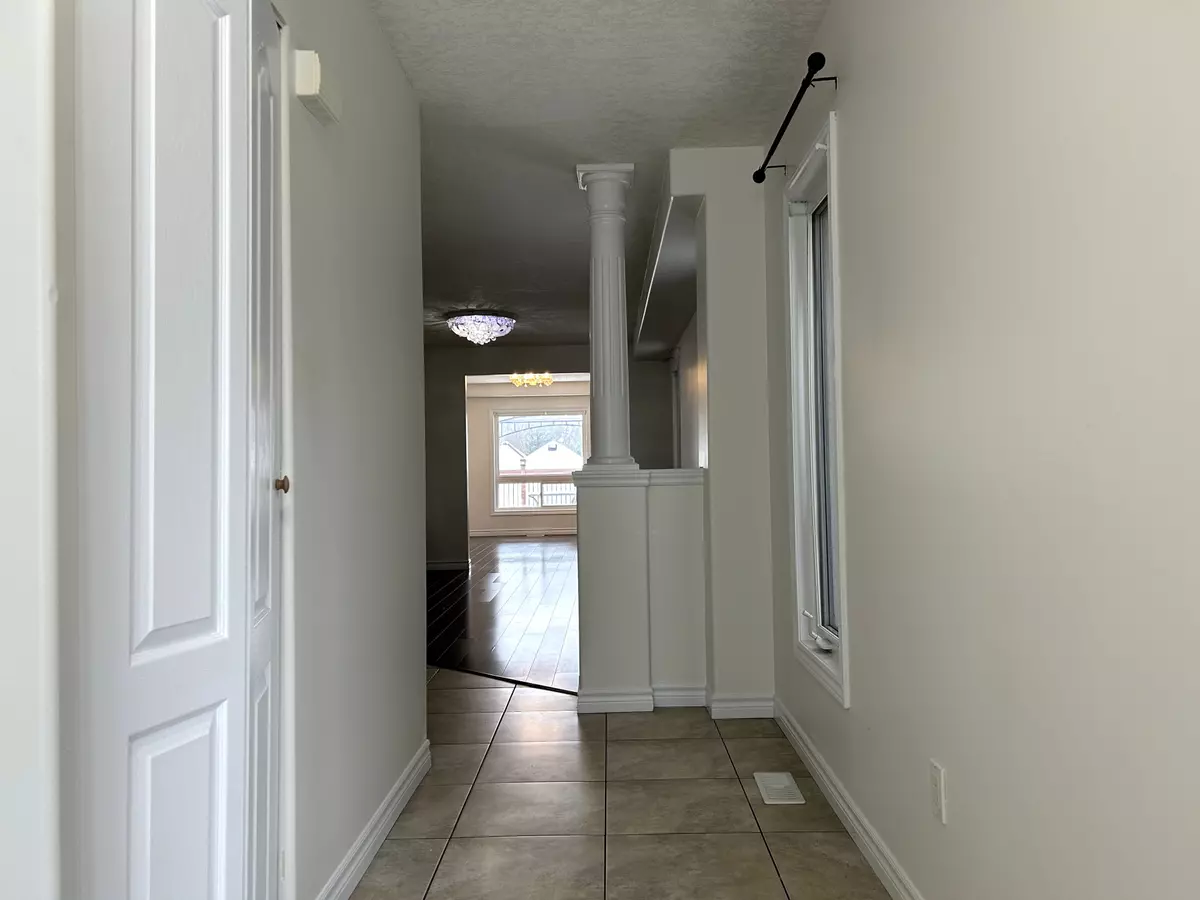 Kitchener, ON N2R 1Y8,956 Bianca CT