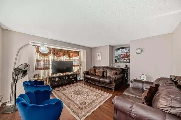 Calgary, AB T3J 5A7,166 Tarawood LN NE