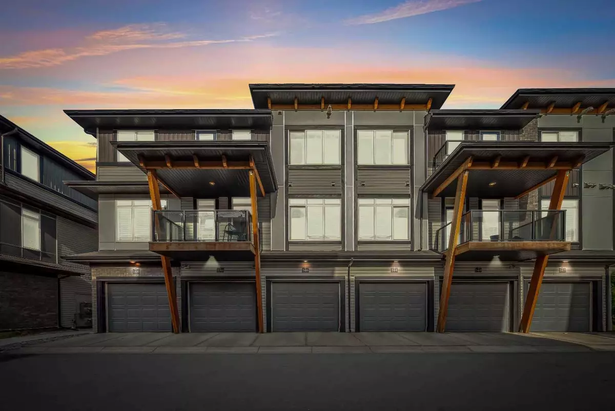 Calgary, AB T3J0Y3,146 Savanna WALK Northeast