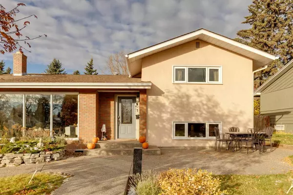 219 Wildwood DR Southwest, Calgary, AB T3C3E2