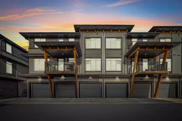 Calgary, AB T3J0Y3,146 Savanna WALK NE