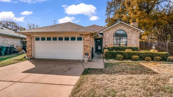 7424 Cross Ridge Circle, Fort Worth, TX 76120