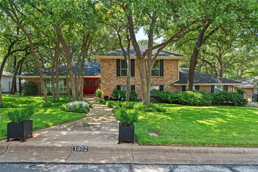 1402 Woodbine Street, Arlington, TX 76012