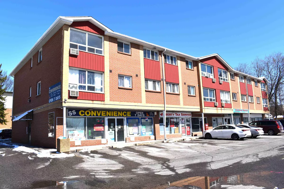 Oshawa, ON L1H 4K8,837 Simcoe ST S #203