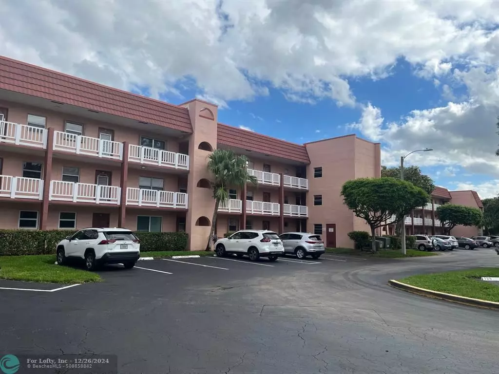 Sunrise, FL 33322,9601 Sunrise Lakes Blvd  #305