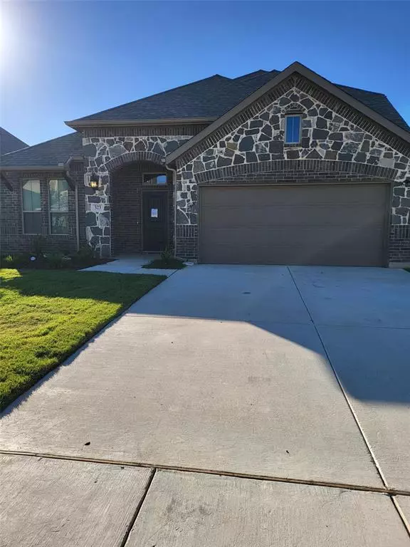 323 Saltmeadow, Red Oak, TX 75154