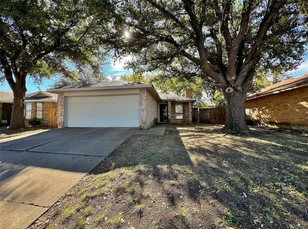 224 Valley Spring Drive, Arlington, TX 76018