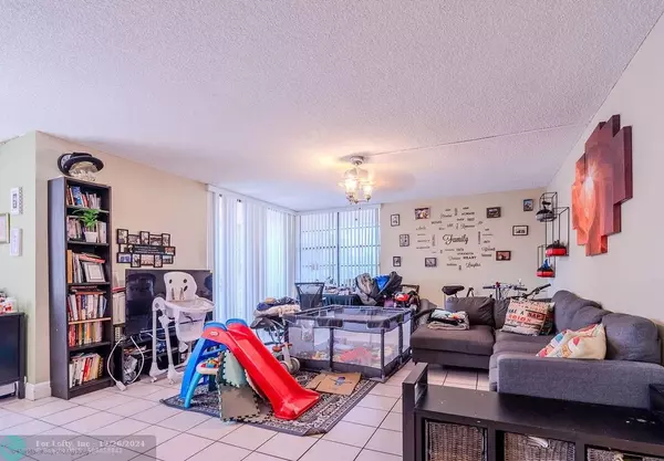 Hollywood, FL 33021,3900 N Hills Dr  #309