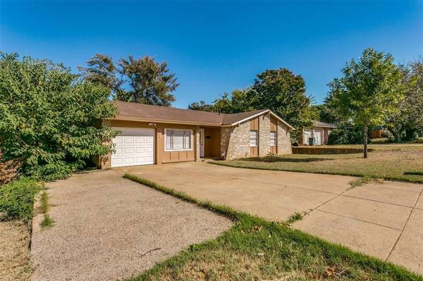 700 Shelmar Drive, Euless, TX 76039