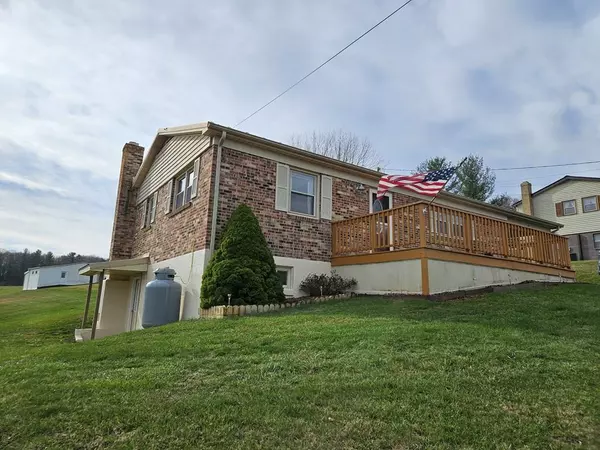 127 Forest Ln, Galax, VA 24333