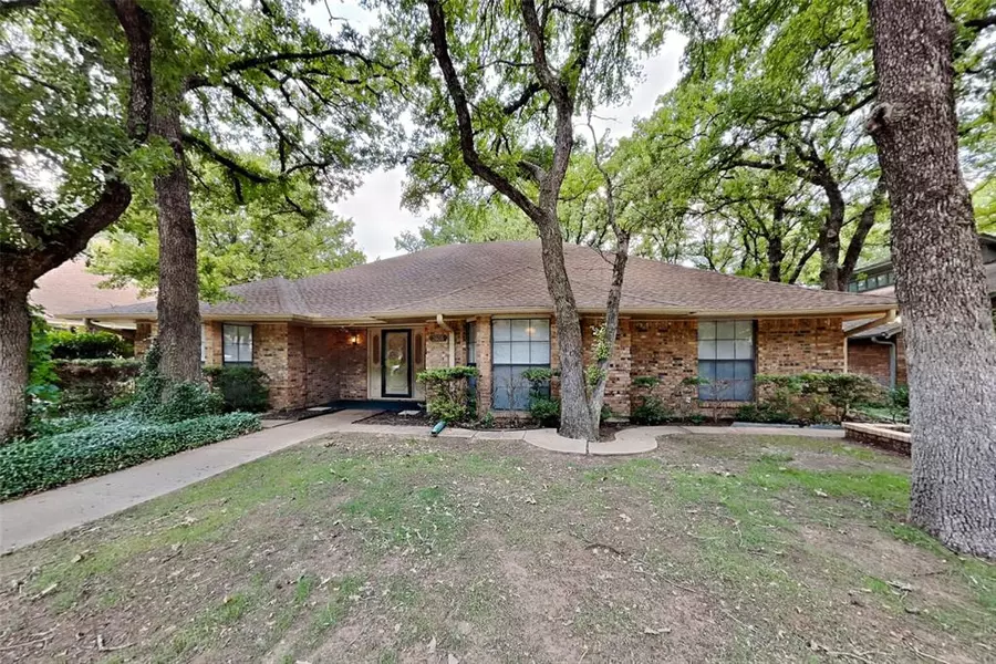 5608 Royal Club Drive, Arlington, TX 76017