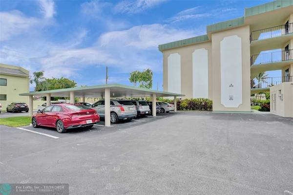 Deerfield Beach, FL 33441,810 SE 7th St  #207A