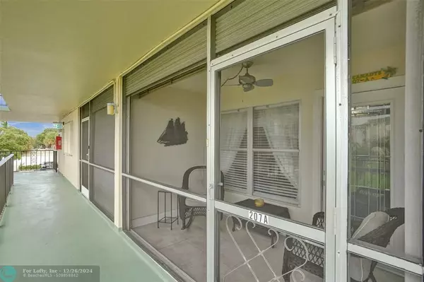 Deerfield Beach, FL 33441,810 SE 7th St  #207A