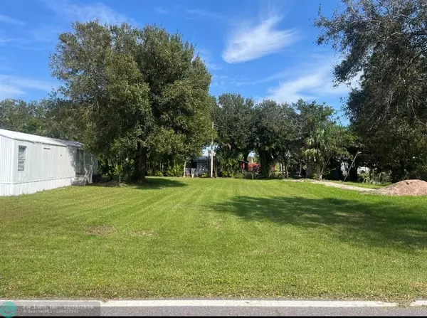 Moore Haven, FL 33471,571 AVENUE D