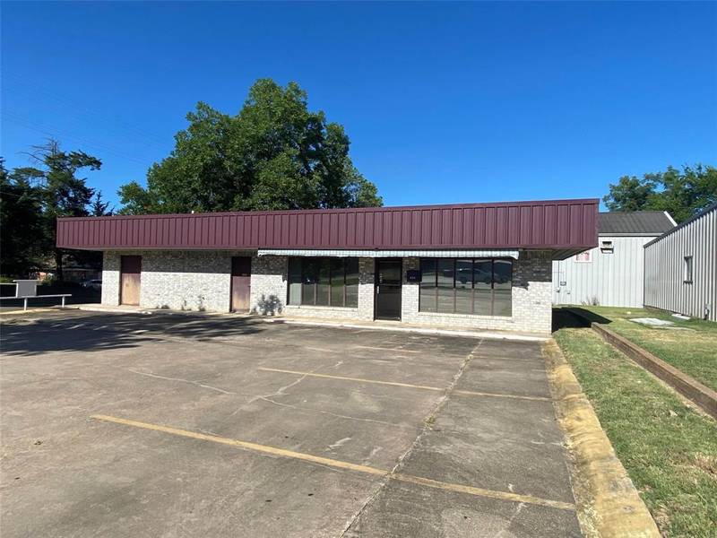 103 N College Street, Clarksville, TX 75426