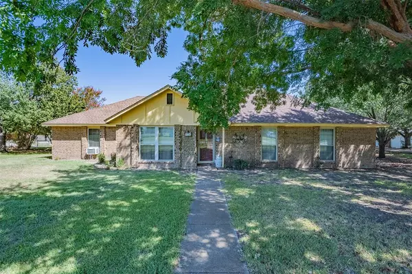 101 Stones Court, Waxahachie, TX 75165