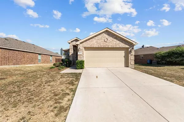 821 Cheyenne Drive, Aubrey, TX 76227