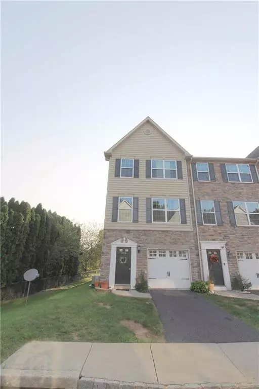 1529 Brookstone Place, Hellertown Borough, PA 18055