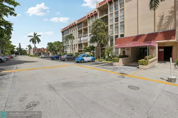 Hallandale Beach, FL 33009,2101 Atlantic Shores Blvd  #502