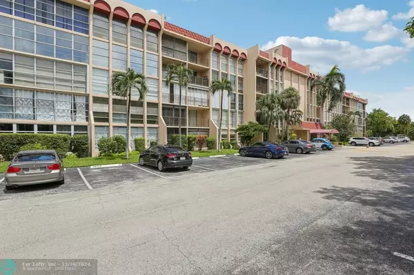 Hallandale Beach, FL 33009,2101 Atlantic Shores Blvd  #502