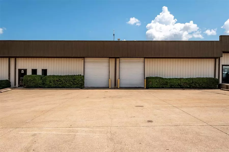 108 Industrial Drive, Waxahachie, TX 75165