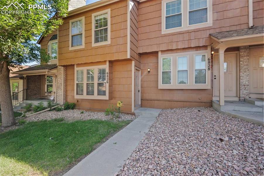 6826 Ravencrest DR, Colorado Springs, CO 80919