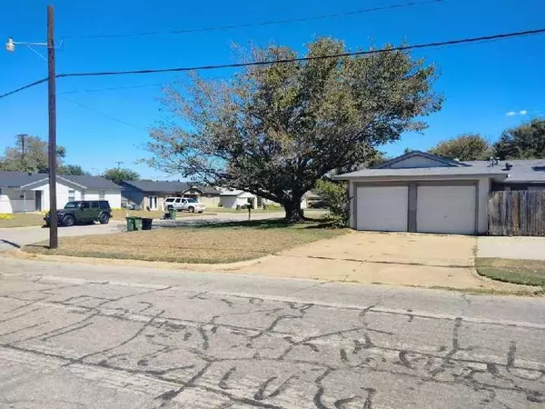 Hurst, TX 76053,673 W Cedar Street