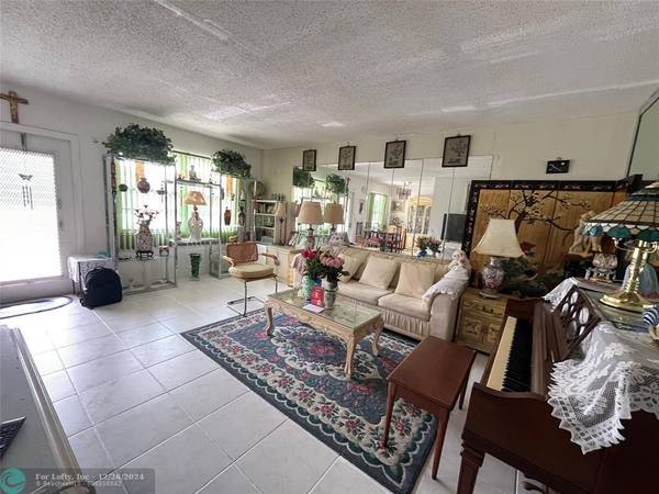 Deerfield Beach, FL 33442,102 Newport F  #102