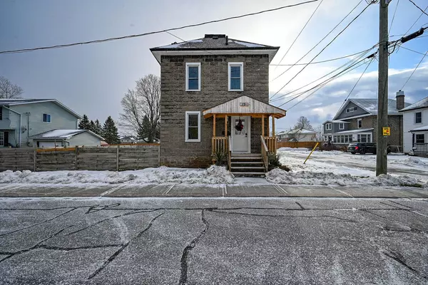 Smiths Falls, ON K7A 3E3,15 Thomas ST