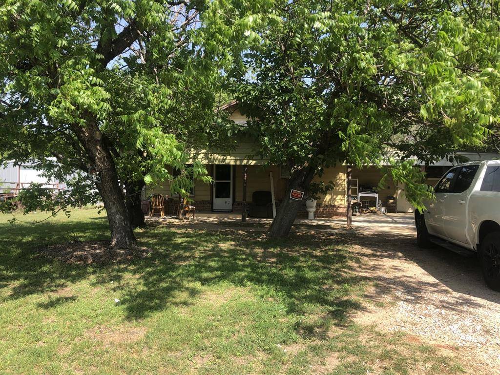 225 N Mills Street, De Leon, TX 76444