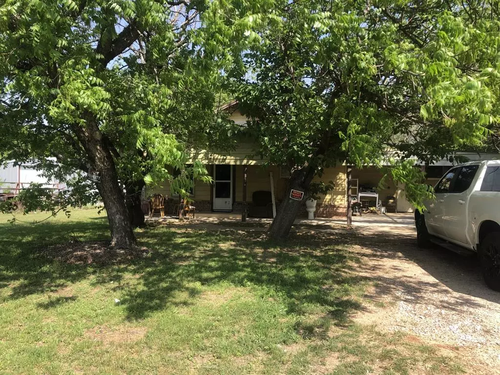 De Leon, TX 76444,225 N Mills Street