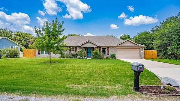 1608 Cheyenne Trail, Granbury, TX 76048