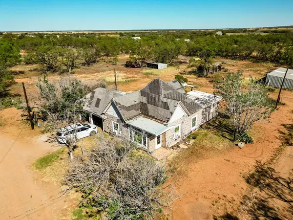 712 County Road 819,  Sylvester,  TX 79560