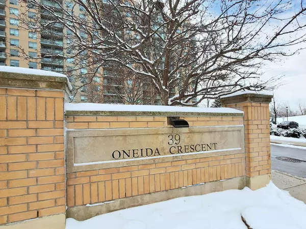 Richmond Hill, ON L4B 4T9,39 oneida CRES #908