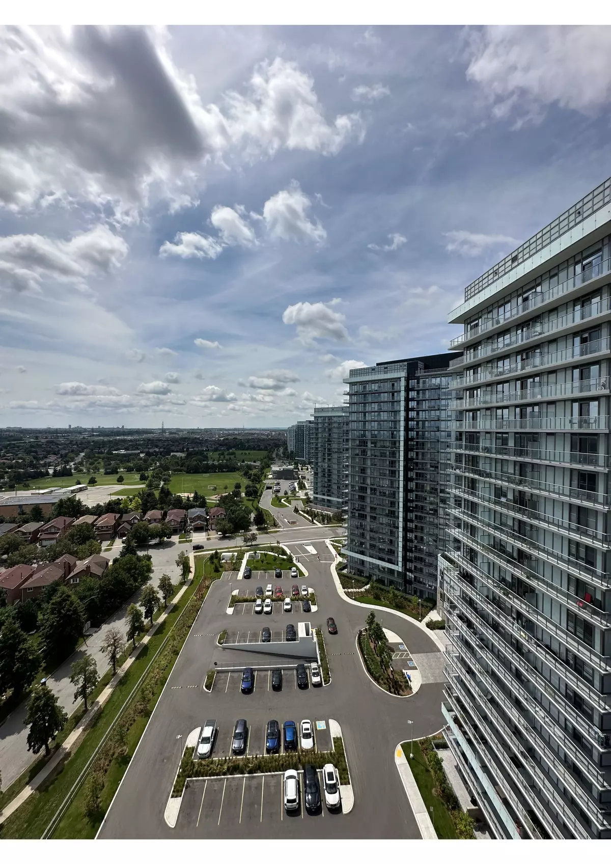 Mississauga, ON L5M 0Y3,2560 Eglinton AVE W #1707