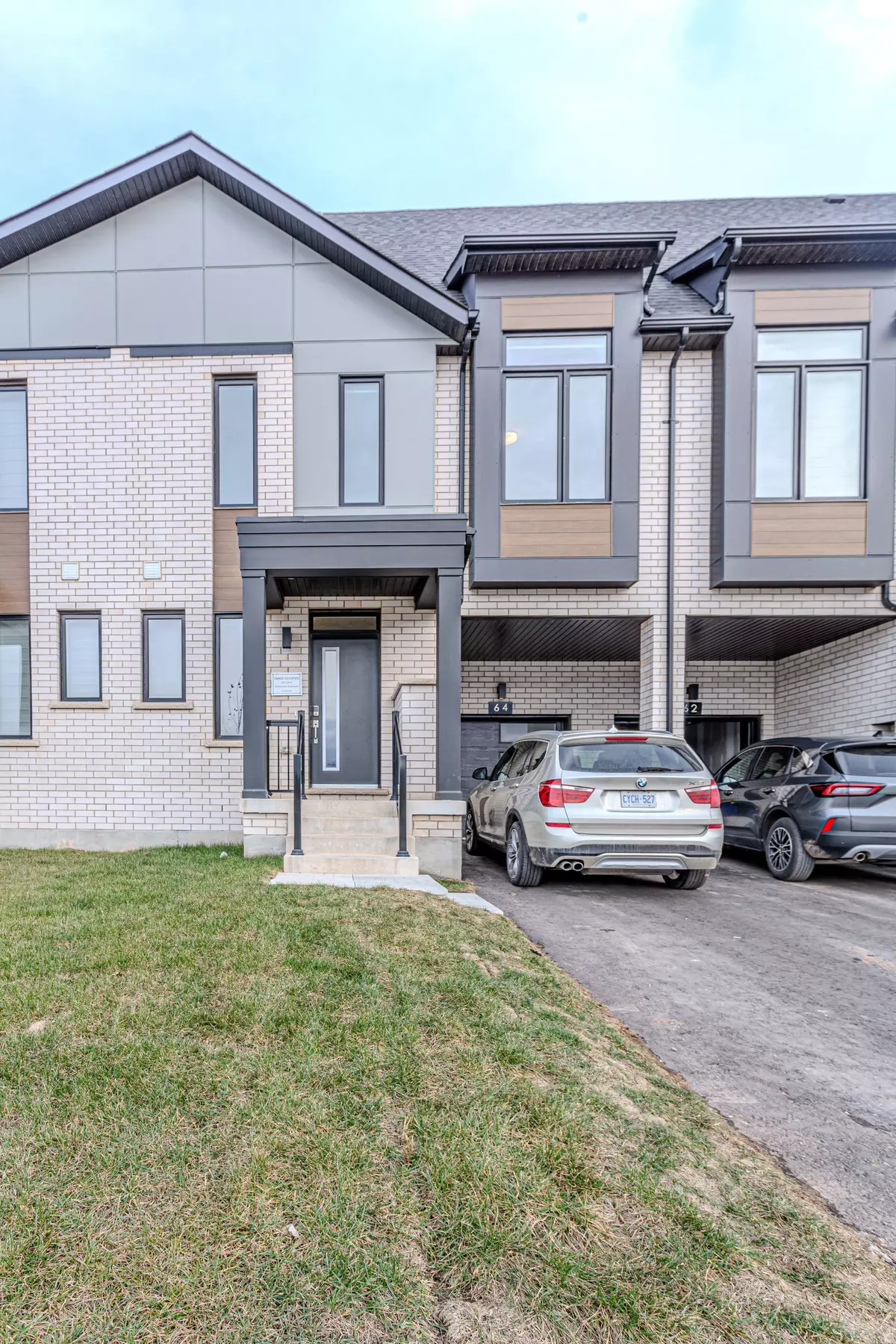 Oakville, ON L6H 0Y8,64 Settlers RD E