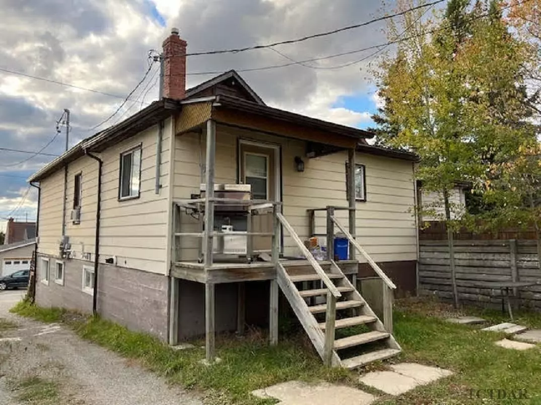 Cochrane, ON P4N 2P8,208 Laidlaw ST