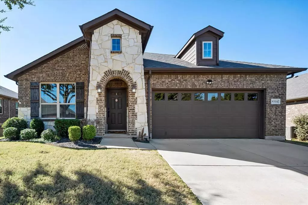 Arlington, TX 76002,9316 Moon River Drive