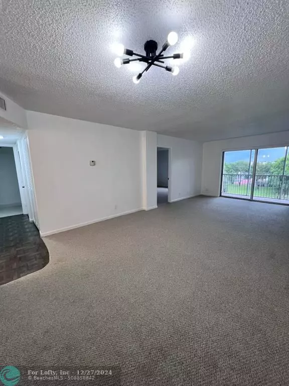 Coral Springs, FL 33071,8735 Ramblewood Dr  #513