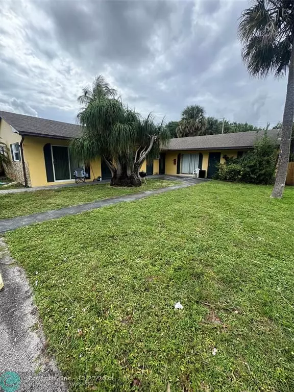 West Palm Beach, FL 33403,9431 Sun Ct  #2