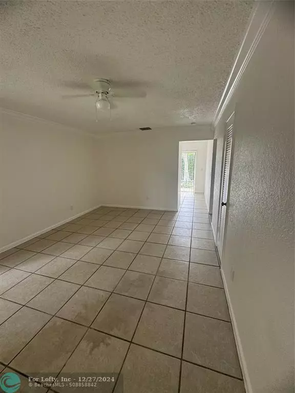 West Palm Beach, FL 33403,9431 Sun Ct  #2