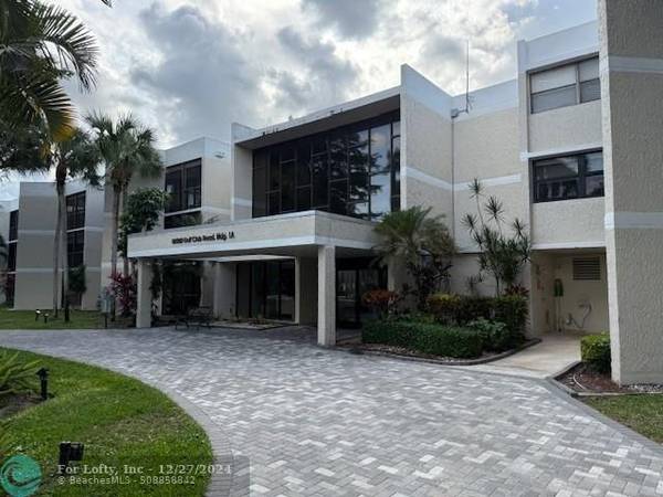 16500 Golf Club Rd  #104, Weston, FL 33326