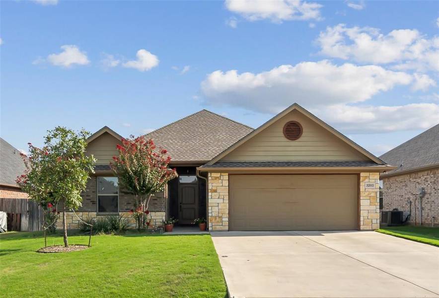 3203 Windcrest Drive, Granbury, TX 76049