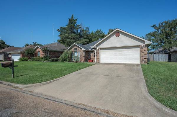 Canton, TX 75103,318 River Oaks Lane