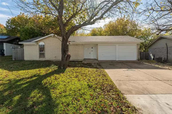 716 S Deerfield Circle, Arlington, TX 76015