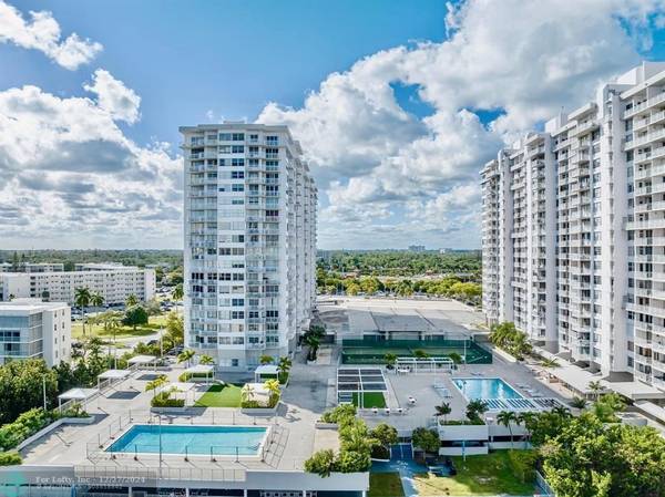 North Miami Beach, FL 33160,18031 Biscayne Blvd  #1104