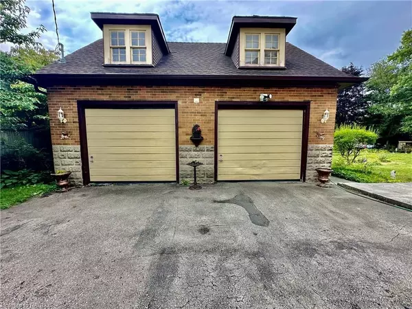 Hanover, ON N4N 1M9,75 10TH ST